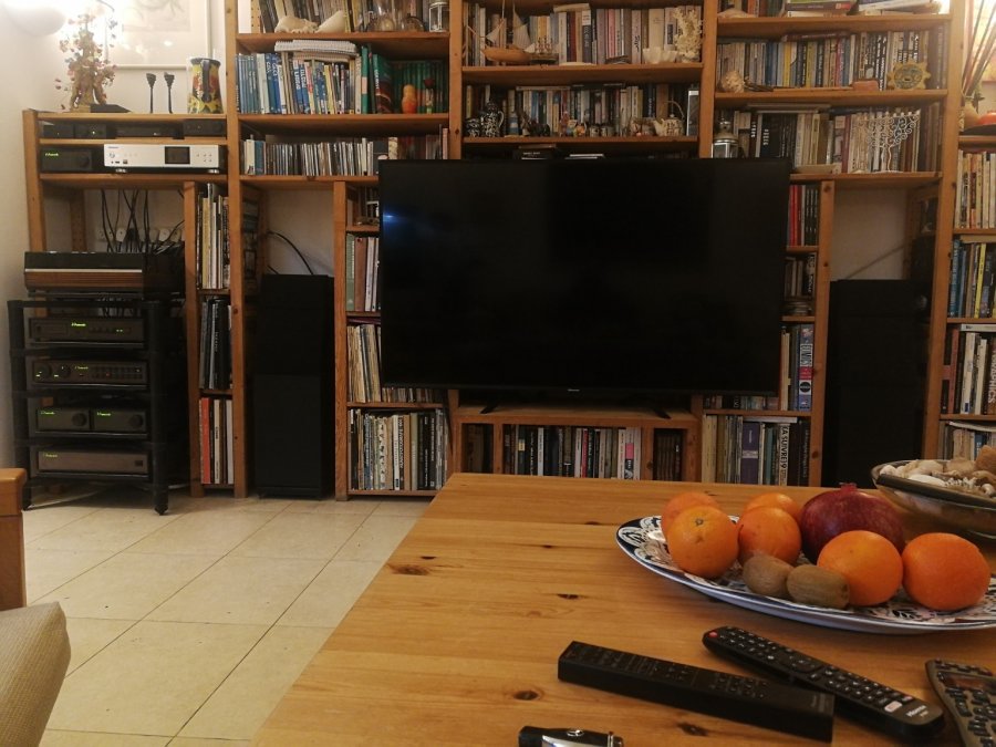 חדר האזנה  פנים.jpg
