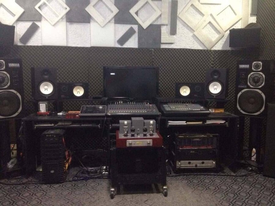 811 Single-ended in Mr Phuong recording studio (1).jpg