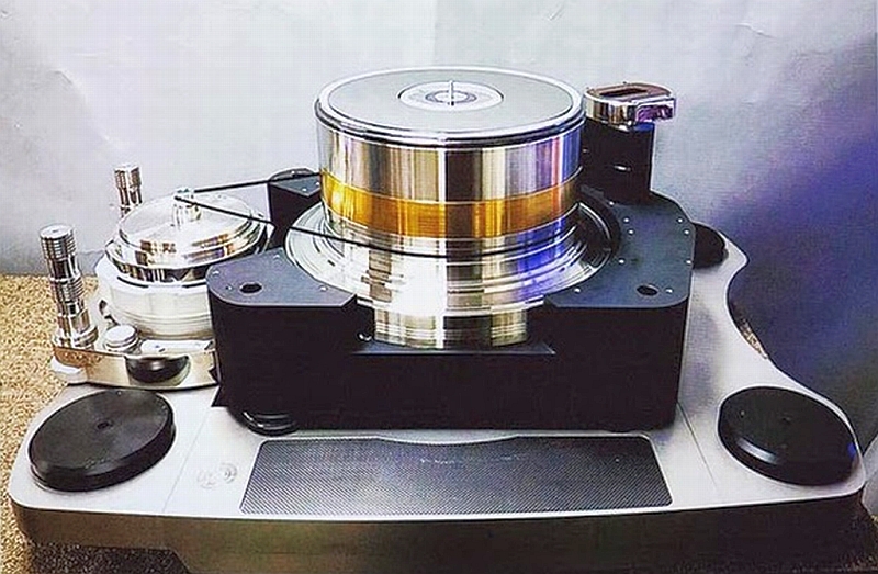 airforce_zero_turntable.jpg