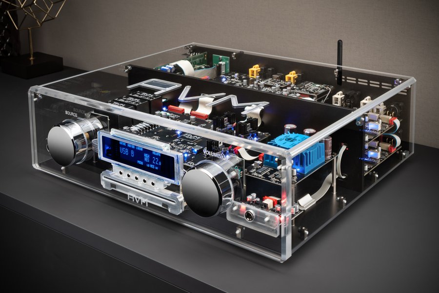 AVM-Audio-OVATION-CS-8-2-Crystal-Ambiente-Lifestyle-02-19121101.jpg