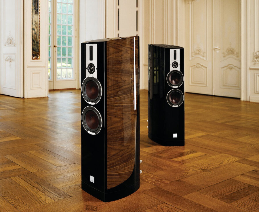 DALI_EPICON_6_walnut_black_Interior_ballroom-crop-ft_1024x1024@2x.jpg
