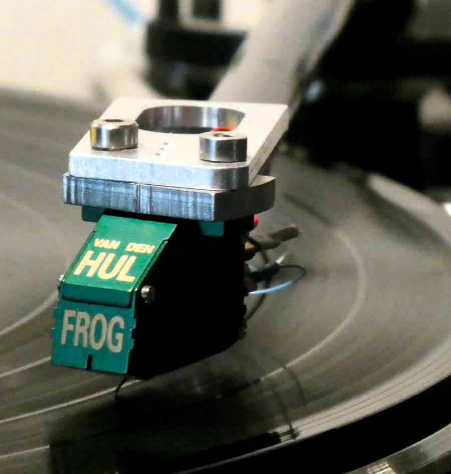 HiFi-Stars_45-vdH_Frog_Gold-1_230x241-equal-977x1024.png