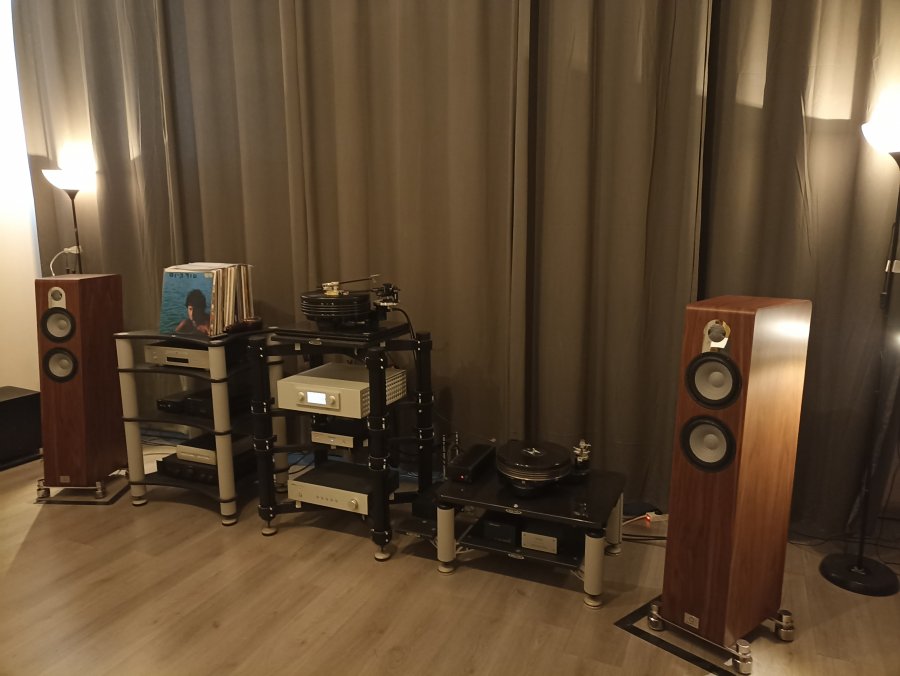 Marten Parker Trio Walnut אודיוזיפ.jpg