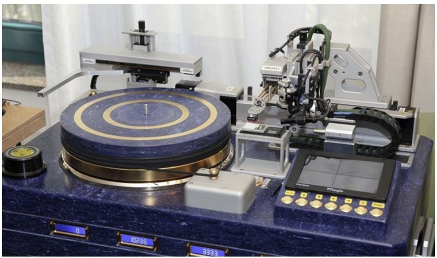 Turntable 460,000 $.JPG