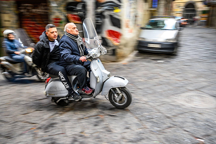 קטנוע בנאפולי. צולם עם ניקון Z6 ועדשת ניקון 24-70