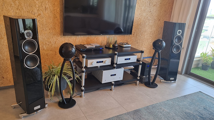 Akoya מבית Cabasse Akoya מבית Cabasse
