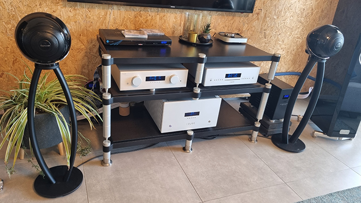Akoya מבית Cabasse Akoya מבית Cabasse