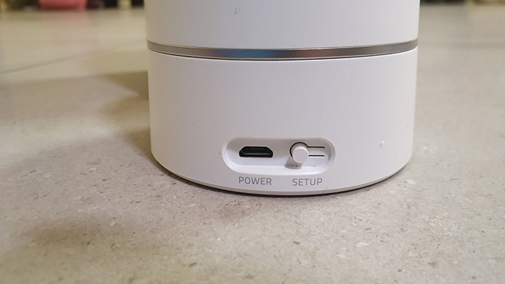 כניסת Micro USB ולחצן Setup בגב המצלמה כניסת Micro USB ולחצן Setup בגב המצלמה