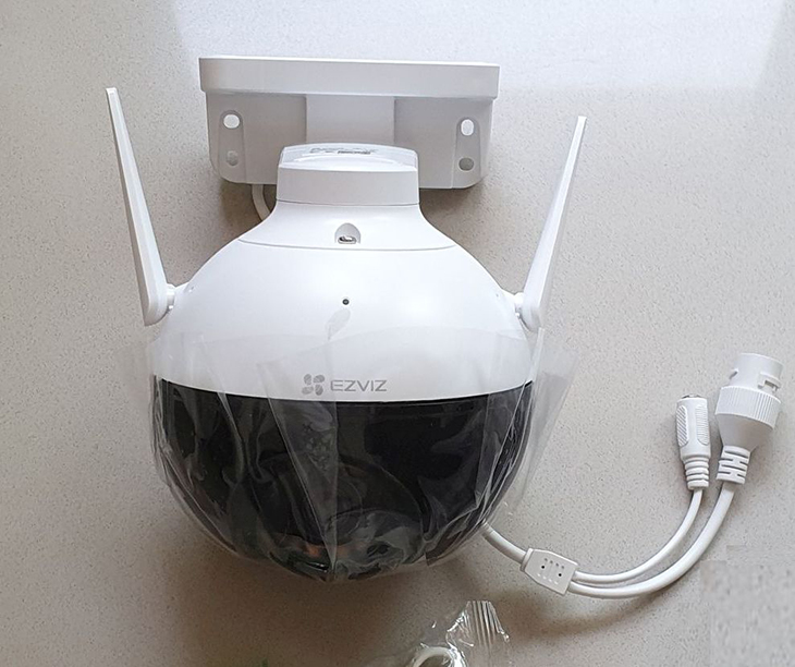 מצלמת חוץ מתנייעת מדגם EZVIZ C8C