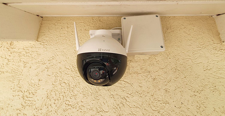 מצלמת חוץ מתנייעת מדגם EZVIZ C8C
