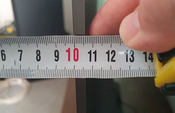 עובי 6 מ"מ בחלק העליון עובי 6 מ"מ בחלק העליון