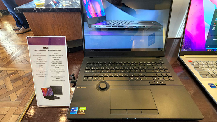 ProArt Studiobook Pro 16 OLED כולל ה- ASUS Dial ProArt Studiobook Pro 16 OLED כולל ה- ASUS Dial