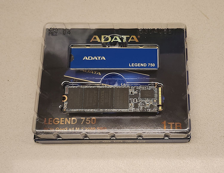 תוכן אריזת ה-ADATA Legend 750 תוכן אריזת ה-ADATA Legend 750