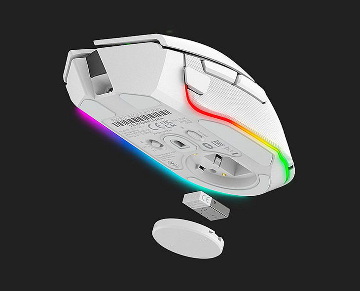 דונגל USB טמון בתחתיתו דונגל USB טמון בתחתיתו