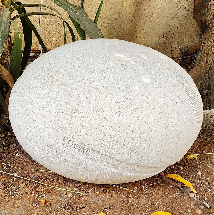 רמקול בעיצוב סלע בצורת ביצה