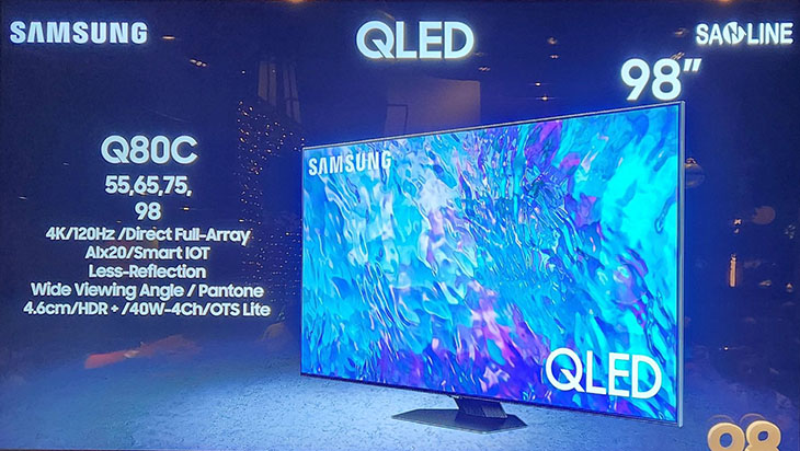 מסך QLED במקום מקרן