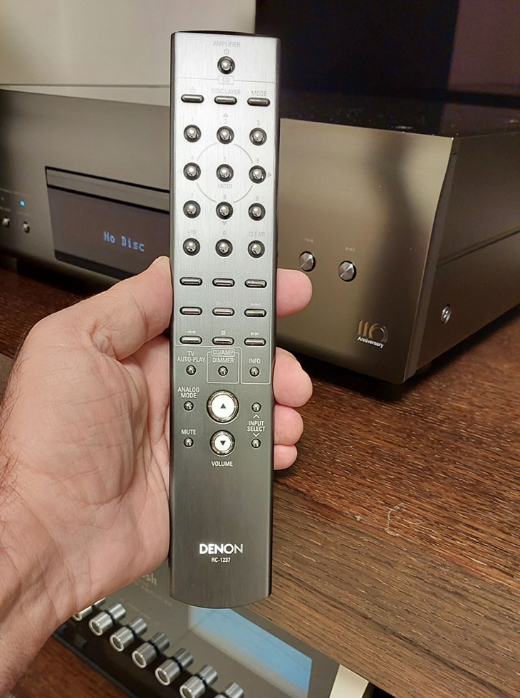 השלט של ה-Denon DCD-A110 Limited השלט של ה-Denon DCD-A110 Limited