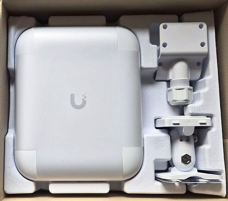 U7 Pro Outdoor באריזה