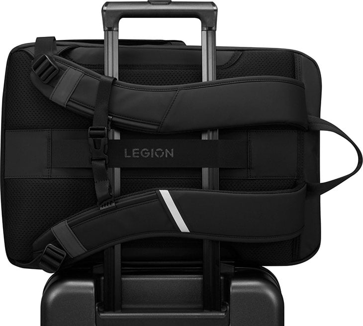 רצועת luggage strap הופכת אותו לנוח במיוחד עם מזוודה