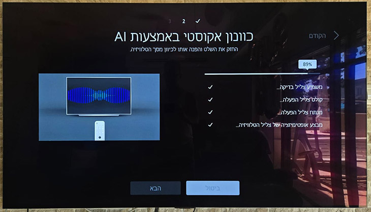 השתקפות במסך שחור