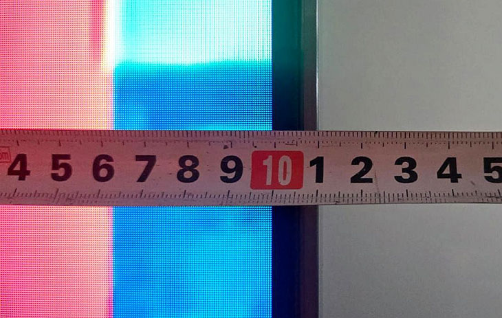 בצידיה התמונה מתחילה 10 מ"מ מהקצה
