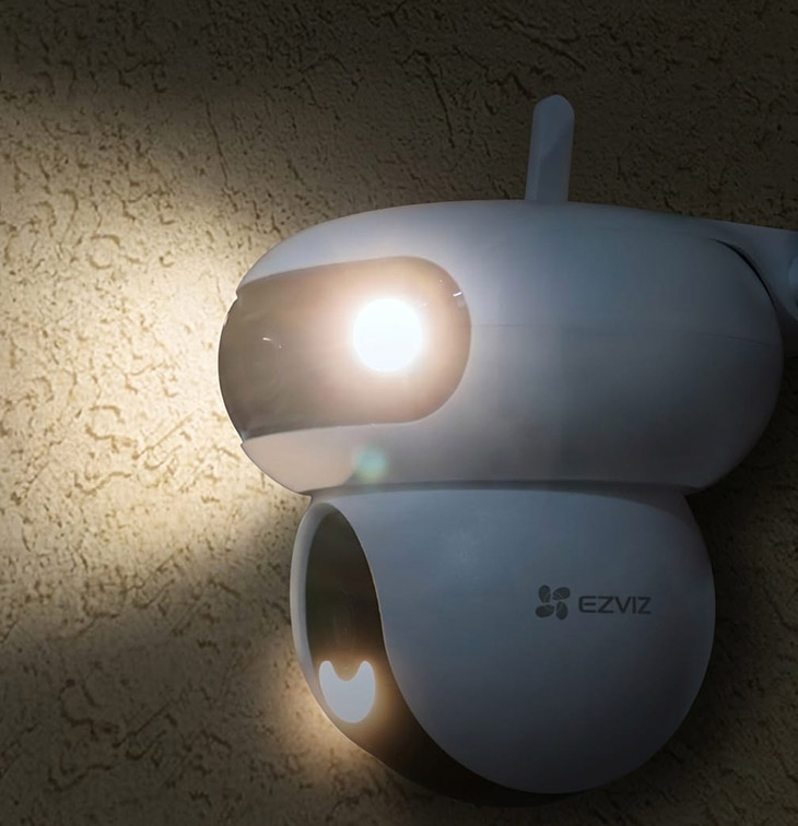 אורות LED מובנים במצלמה