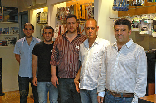 צוות חנות פיוז צוות חנות פיוז