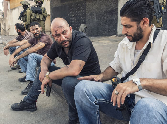 צוות המסתערבים ברגע של מנוחה קצרה צוות המסתערבים ברגע של מנוחה קצרה