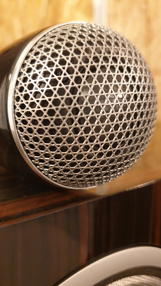 Bowers & Wilkins 702 S2
