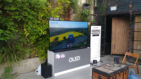 עמדת הגיימינג עם מסך ה-LG OLED CX