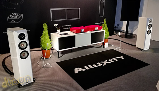 ג'וזף אודיו עם מגברי Alluxity, טייפ סטייג' של doshi וטייפ סלילים