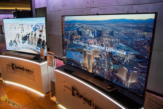 טלוויזיות קעורות של סמסונג עם 4K UHD