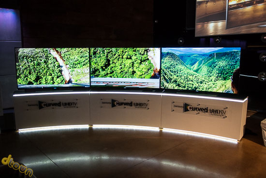 טלוויזיות קעורות של סמסונג עם 4K UHD