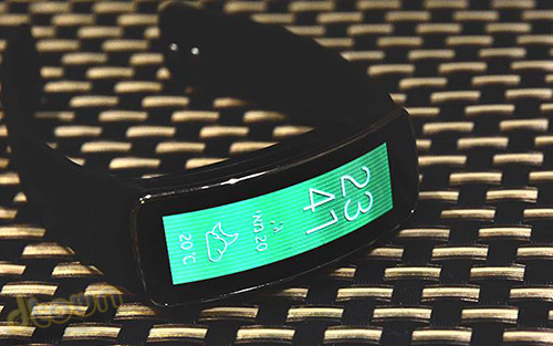 סמסונג Gear Fit &ndash; ביקורת שעון חכם