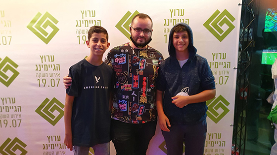 בר אובלס זיגי ומעריצים בר אובלס זיגי ומעריצים