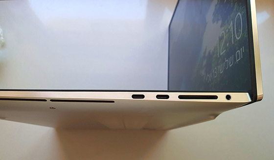 חיבורי USB Type C המשמשים גם לטעינה חיבורי USB Type C המשמשים גם לטעינה
