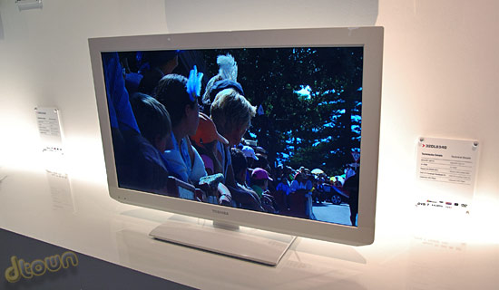 Toshiba 32DL834G בצבע לבן Toshiba 32DL834G בצבע לבן