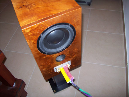 רמקולים "עשה זאת בעצמך" - DIY אדום עמוק של רונן פרץ רמקולים "עשה זאת בעצמך" - DIY אדום עמוק של רונן פרץ